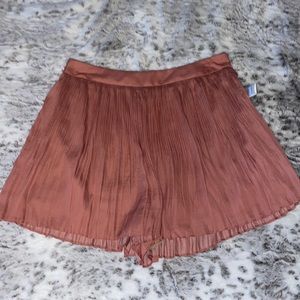 Swing Side Zip Shorts